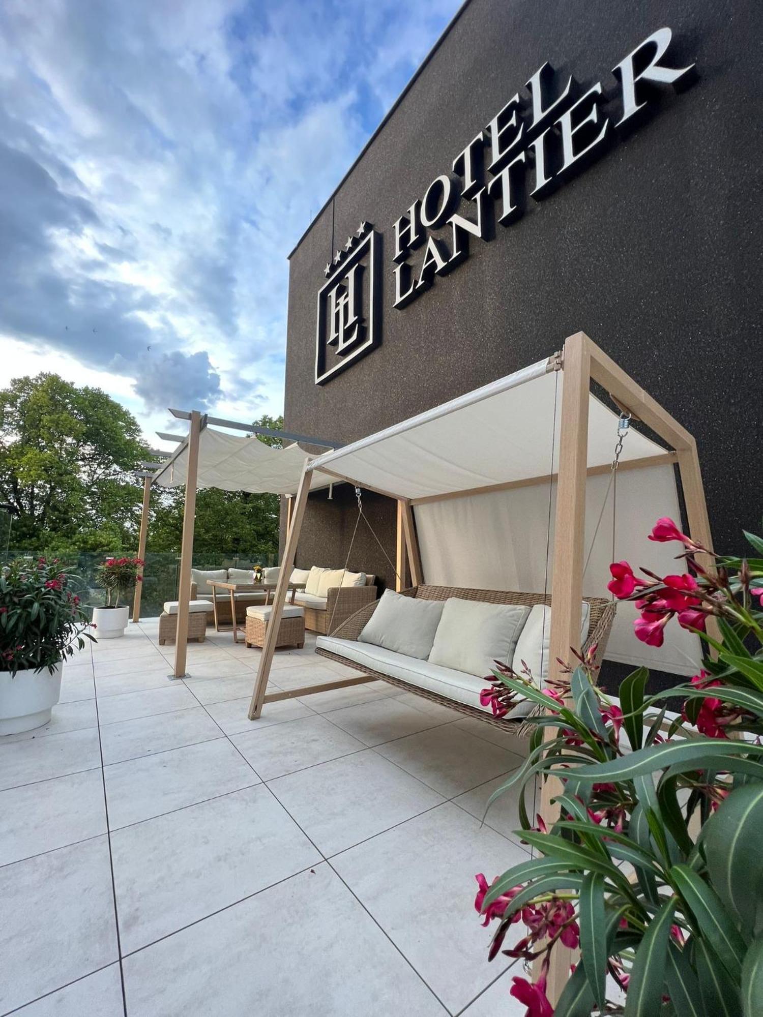 Hotel Lantier Wellness & Spa บือตอม ภายนอก รูปภาพ