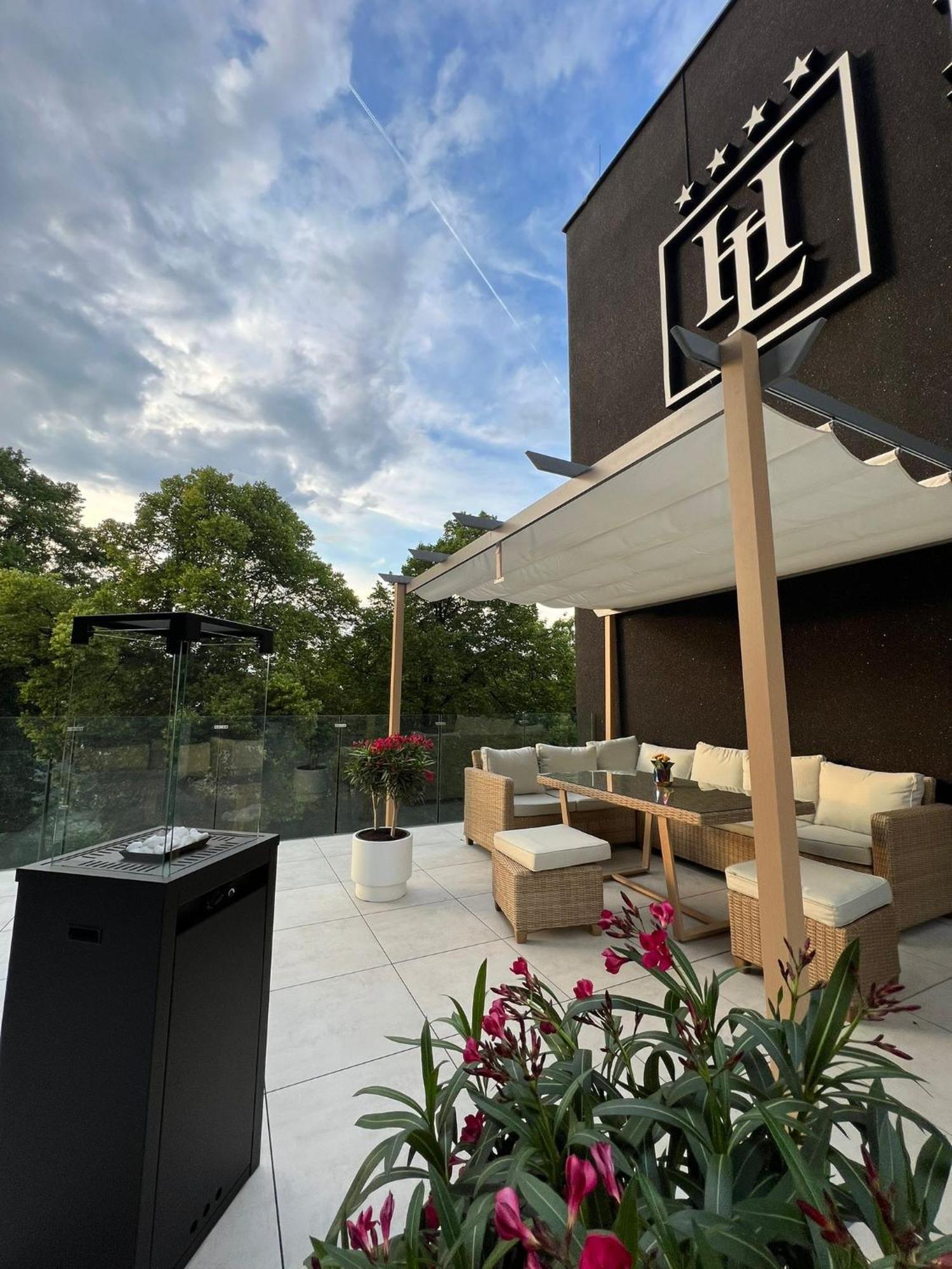 Hotel Lantier Wellness & Spa บือตอม ภายนอก รูปภาพ