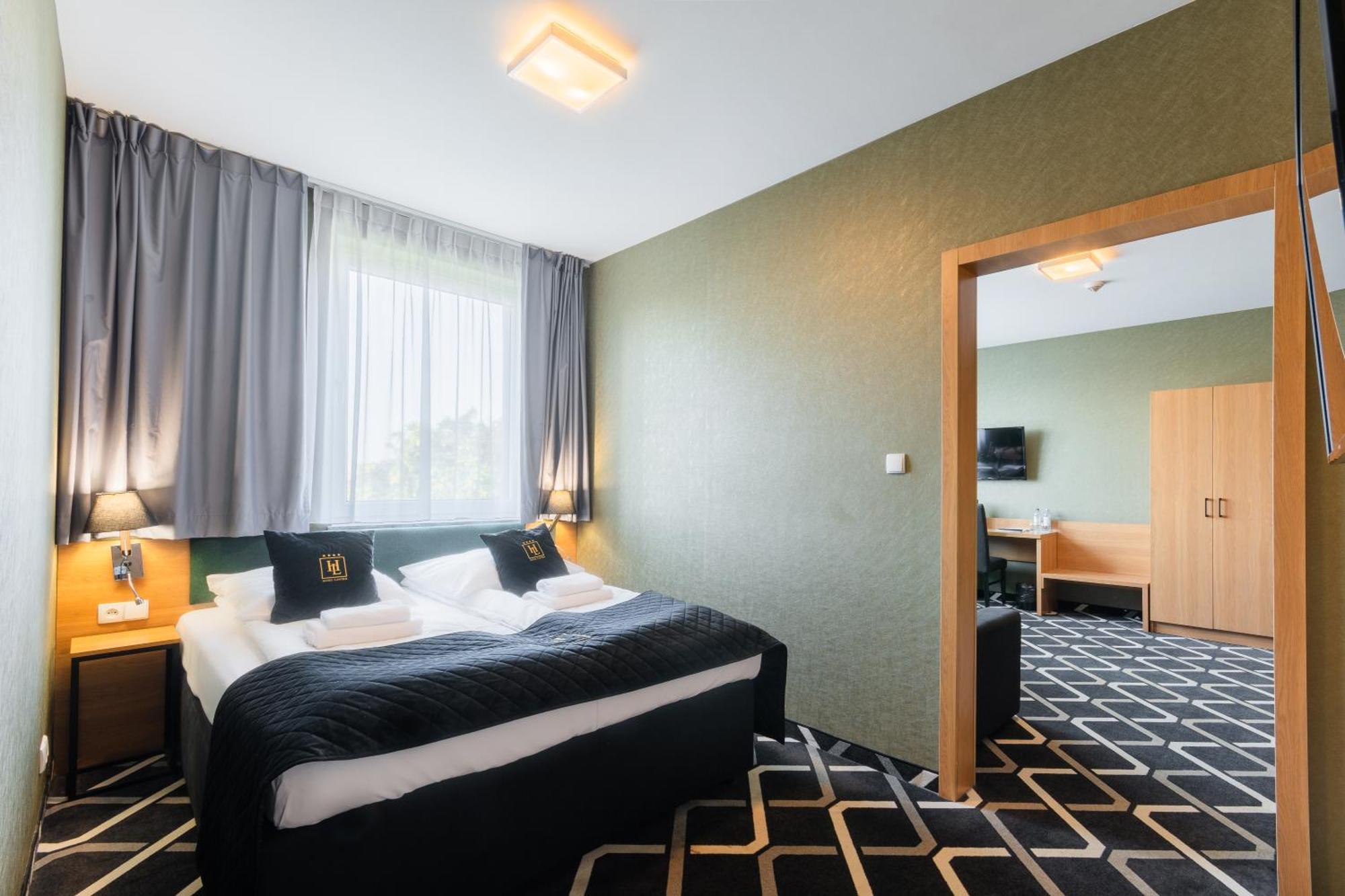Hotel Lantier Wellness & Spa บือตอม ภายนอก รูปภาพ
