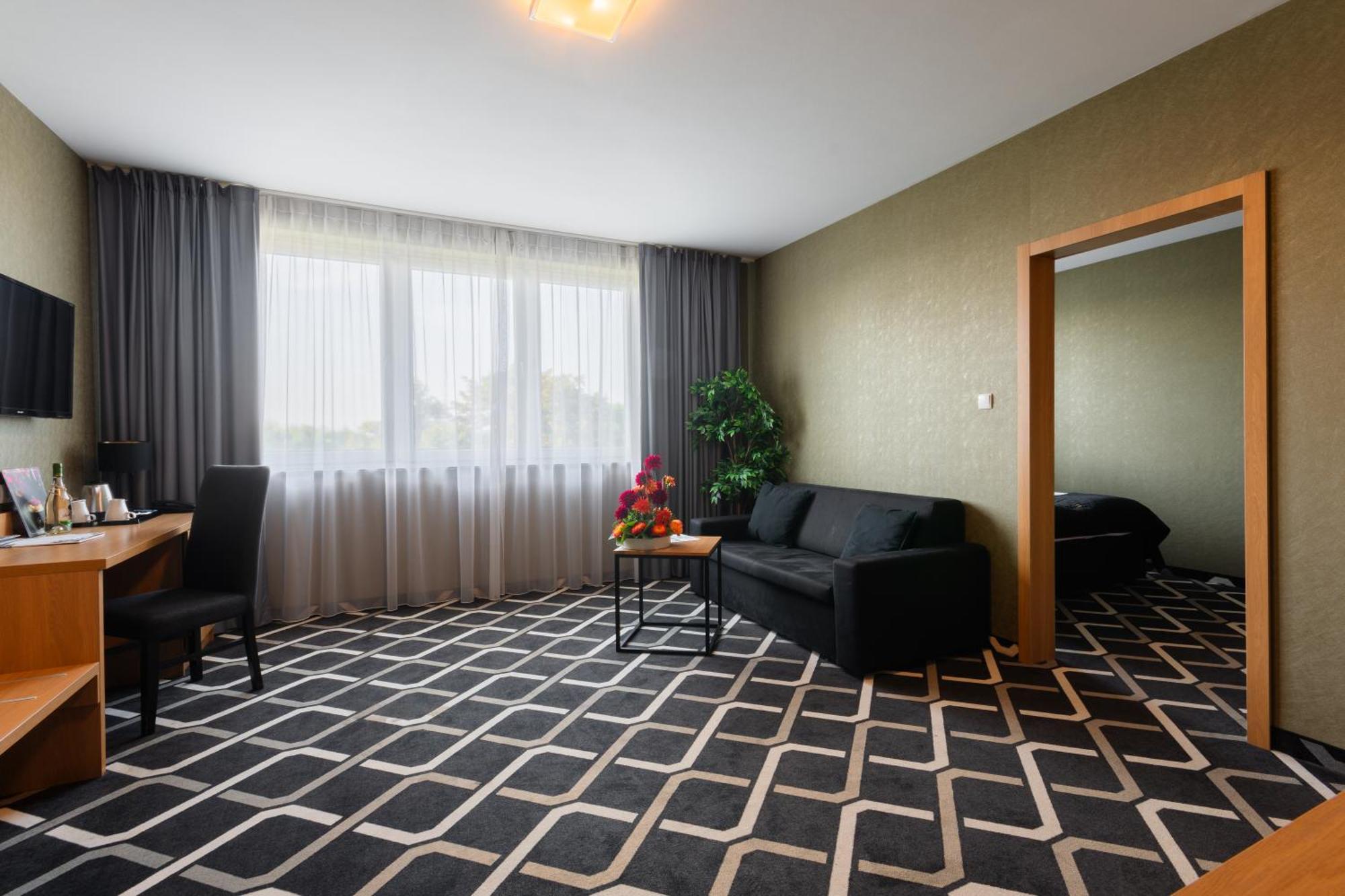 Hotel Lantier Wellness & Spa บือตอม ภายนอก รูปภาพ
