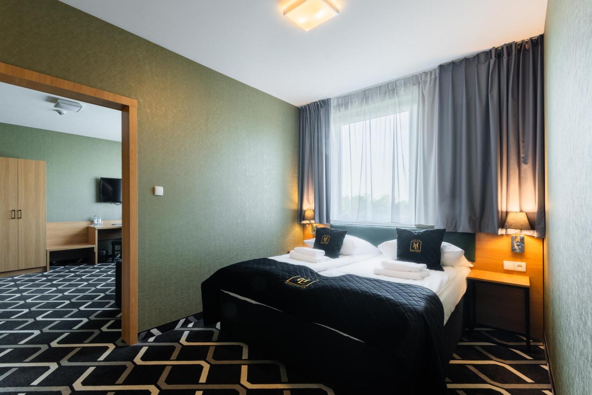 Hotel Lantier Wellness & Spa บือตอม ภายนอก รูปภาพ