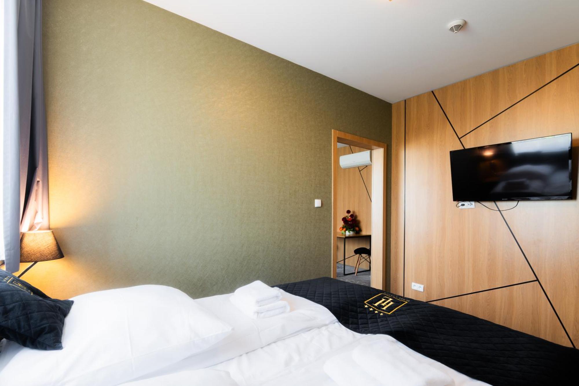 Hotel Lantier Wellness & Spa บือตอม ภายนอก รูปภาพ