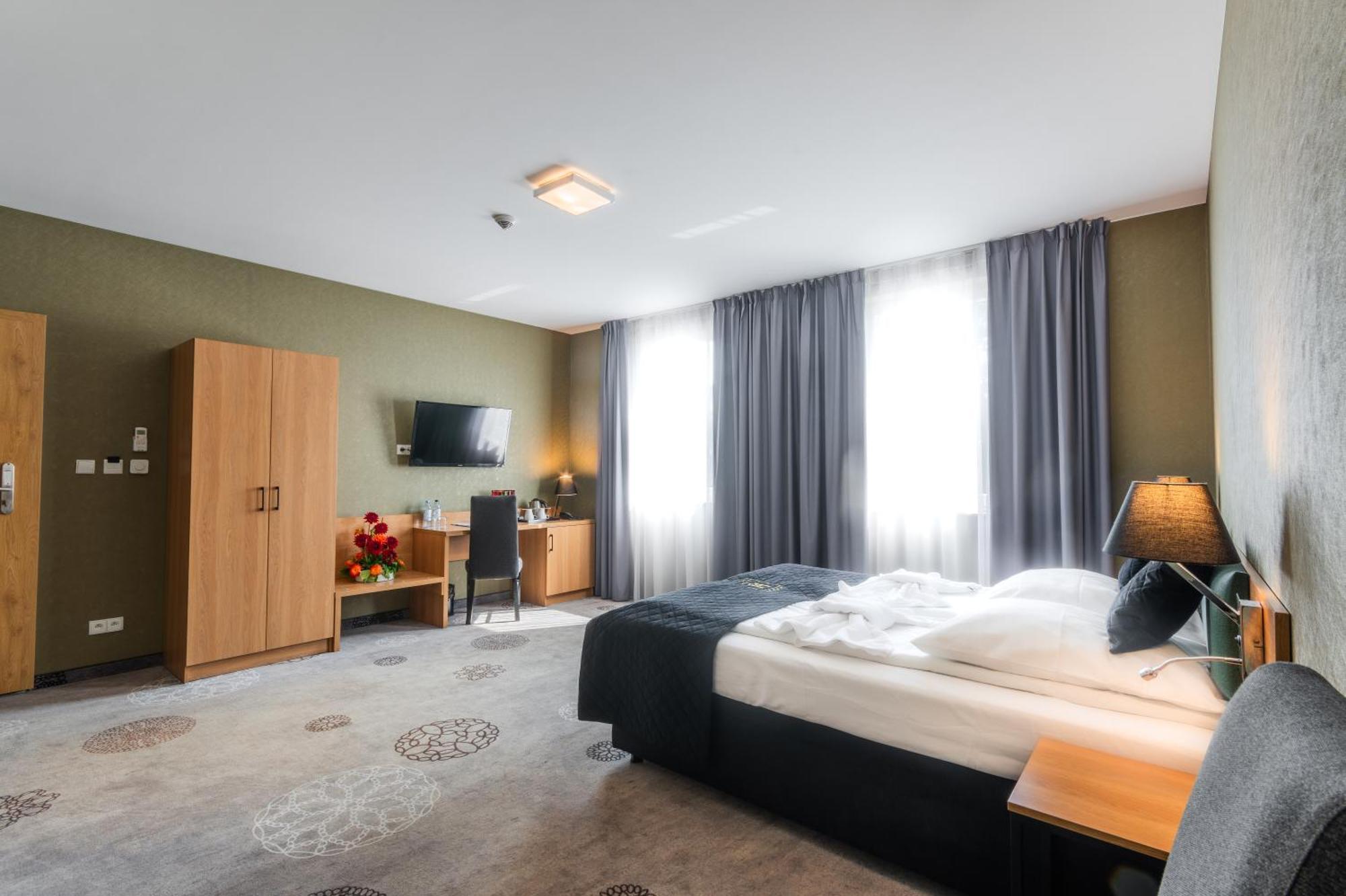 Hotel Lantier Wellness & Spa บือตอม ภายนอก รูปภาพ