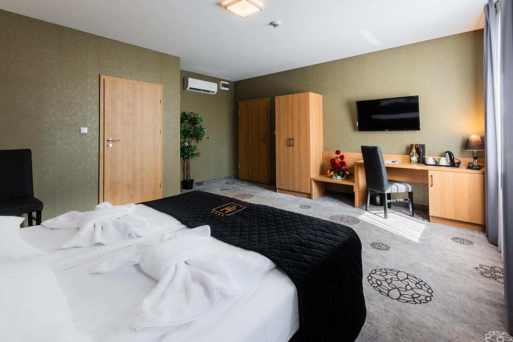 Hotel Lantier Wellness & Spa บือตอม ภายนอก รูปภาพ