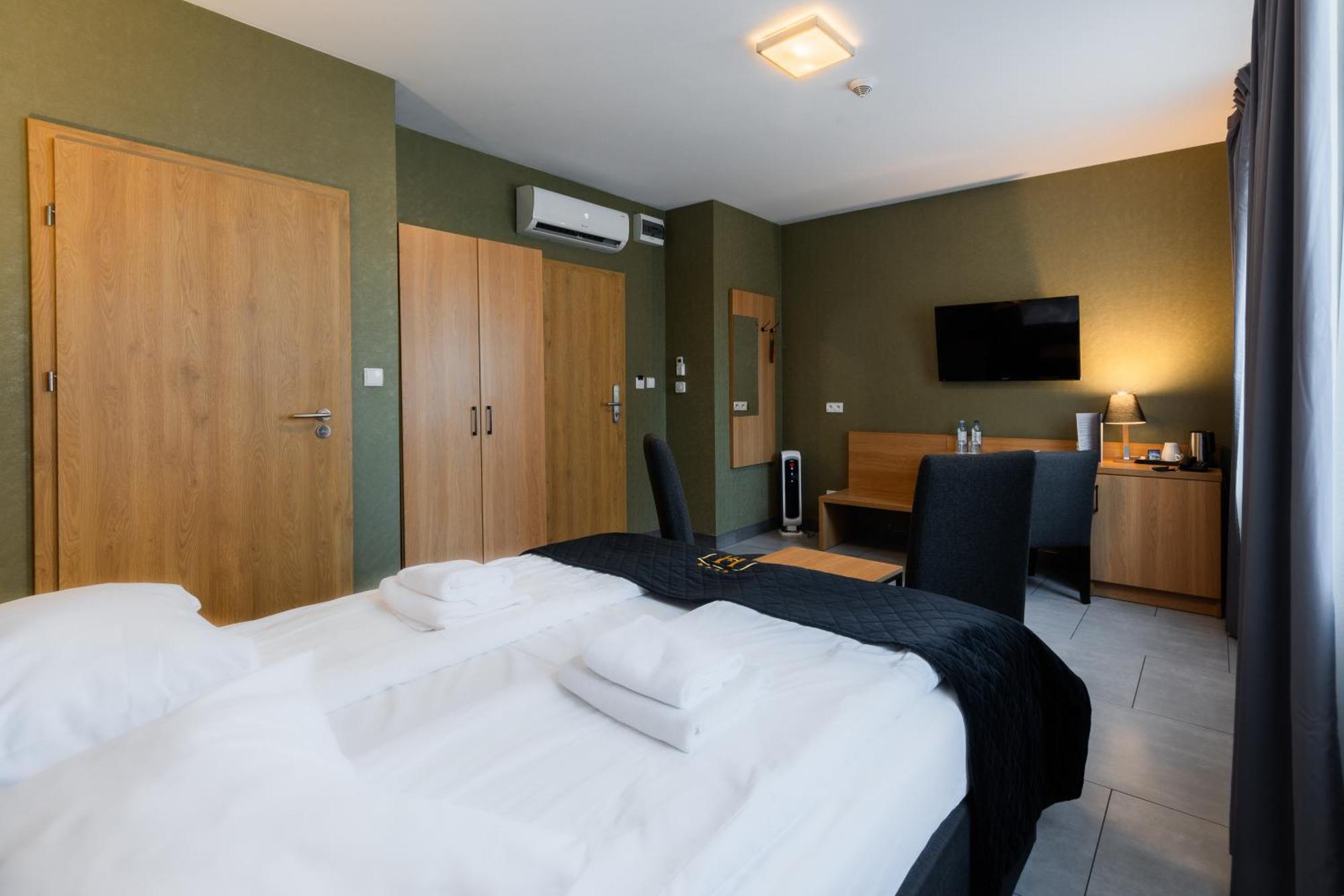 Hotel Lantier Wellness & Spa บือตอม ภายนอก รูปภาพ