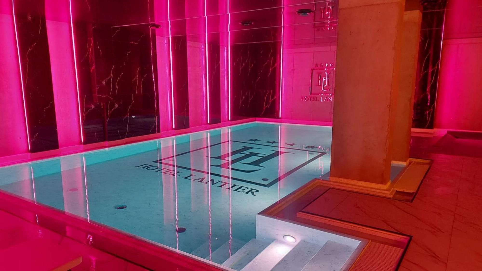 Hotel Lantier Wellness & Spa บือตอม ภายนอก รูปภาพ